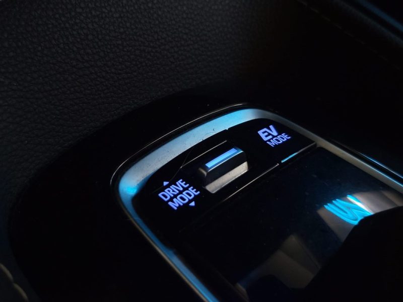 TOYOTA COROLLA 122 CV SPORT APPLE CARPLAY CAMERA DE RECUL REGULATEUR ADAPTATIF