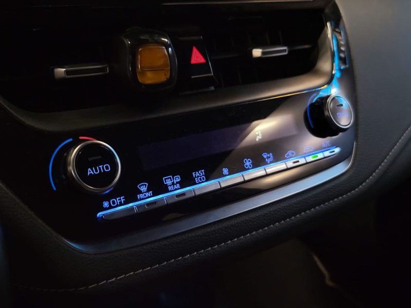 TOYOTA COROLLA 122 CV SPORT APPLE CARPLAY CAMERA DE RECUL REGULATEUR ADAPTATIF