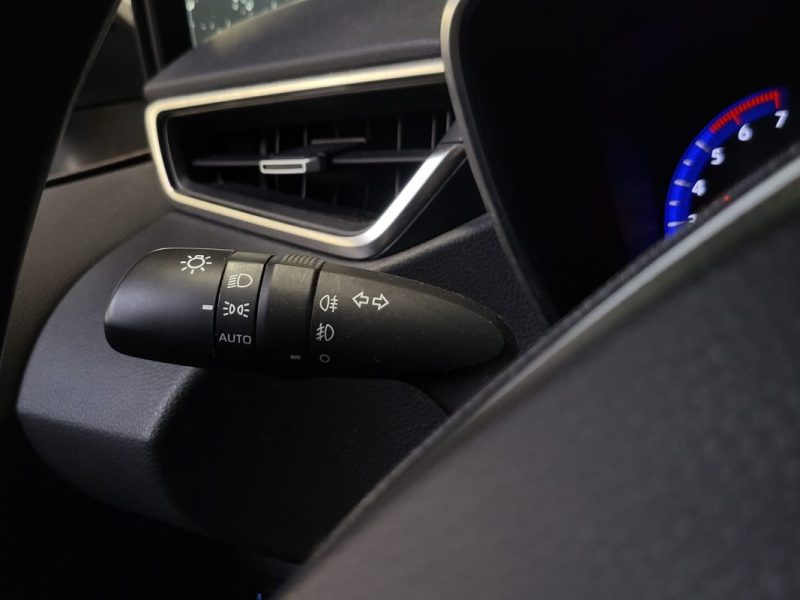 TOYOTA COROLLA 122 CV SPORT APPLE CARPLAY CAMERA DE RECUL REGULATEUR ADAPTATIF