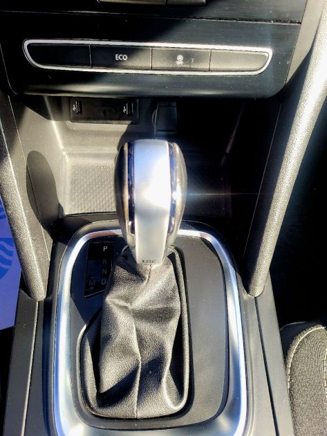 RENAULT MEGANE IV Berline bicorps trois ou cinq portes 1.5 Blue dCi 115 1461cm3 116cv  2019