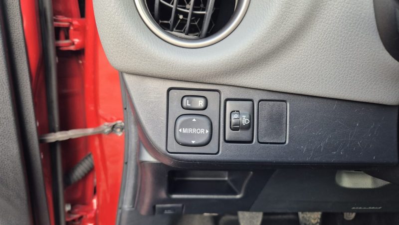 TOYOTA YARIS 100 VVT-i SkyBlue 5p 2016