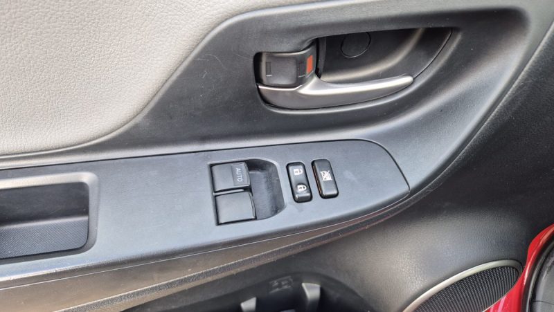 TOYOTA YARIS 100 VVT-i SkyBlue 5p 2016