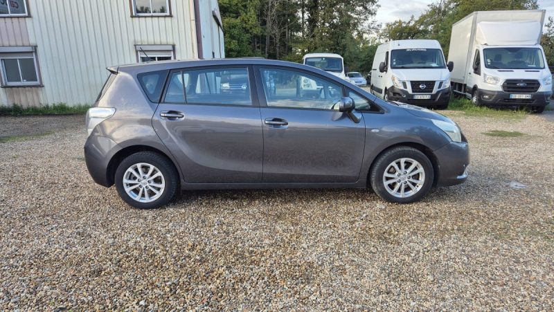 TOYOTA VERSO 126 D-4D FAP SkyView 7 places 2012