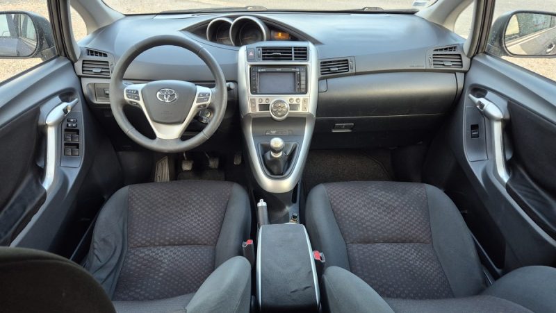 TOYOTA VERSO 126 D-4D FAP SkyView 7 places 2012