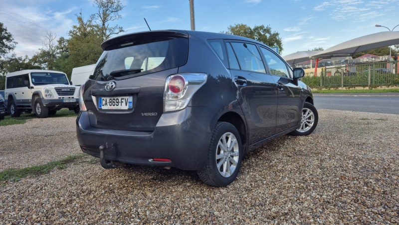 TOYOTA VERSO 126 D-4D FAP SkyView 7 places 2012