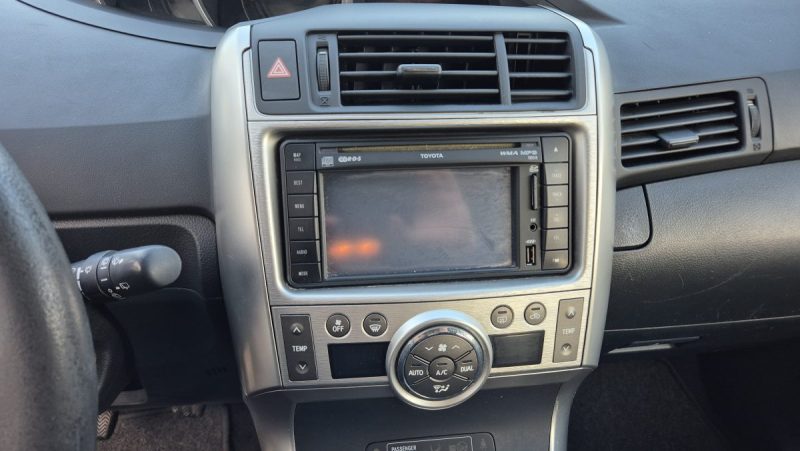 TOYOTA VERSO 126 D-4D FAP SkyView 7 places 2012