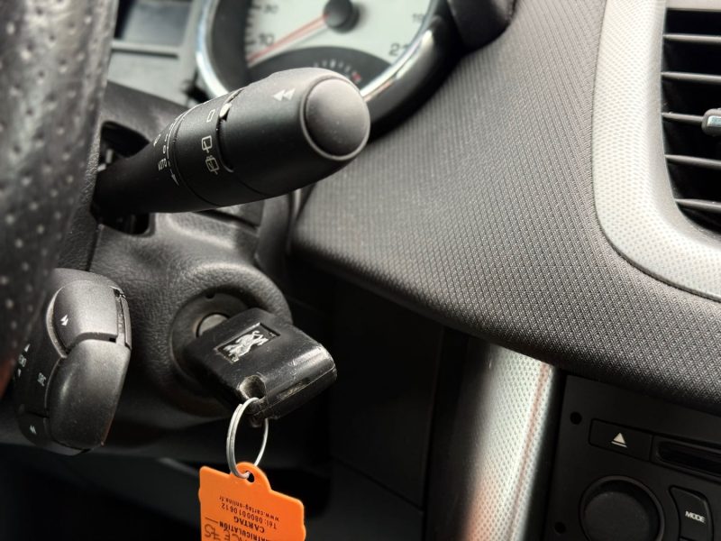 PEUGEOT 207 1.6 VTI 16V 120 CH PREMIUM PACK  