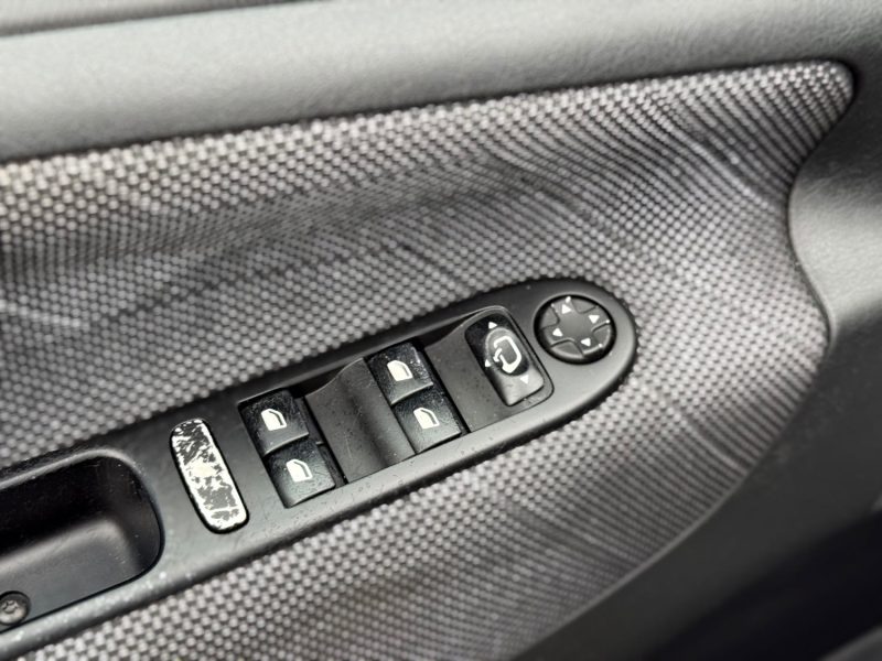 PEUGEOT 207 1.6 VTI 16V 120 CH PREMIUM PACK  