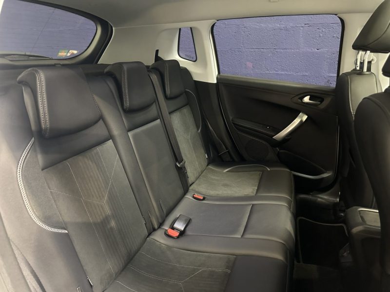 PEUGEOT 2008 1.2 PureTech 110ch CROSSWAY EAT6 - 1e MAIN - DISTRI NEUVE - CAMERA + CARPLAY