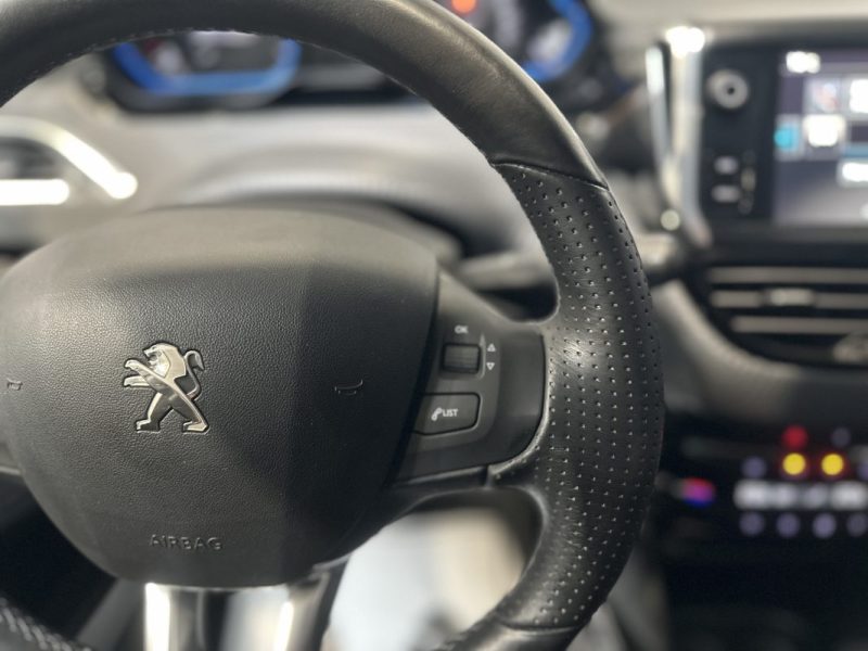 PEUGEOT 2008 1.2 PureTech 110ch CROSSWAY EAT6 - 1e MAIN - DISTRI NEUVE - CAMERA + CARPLAY