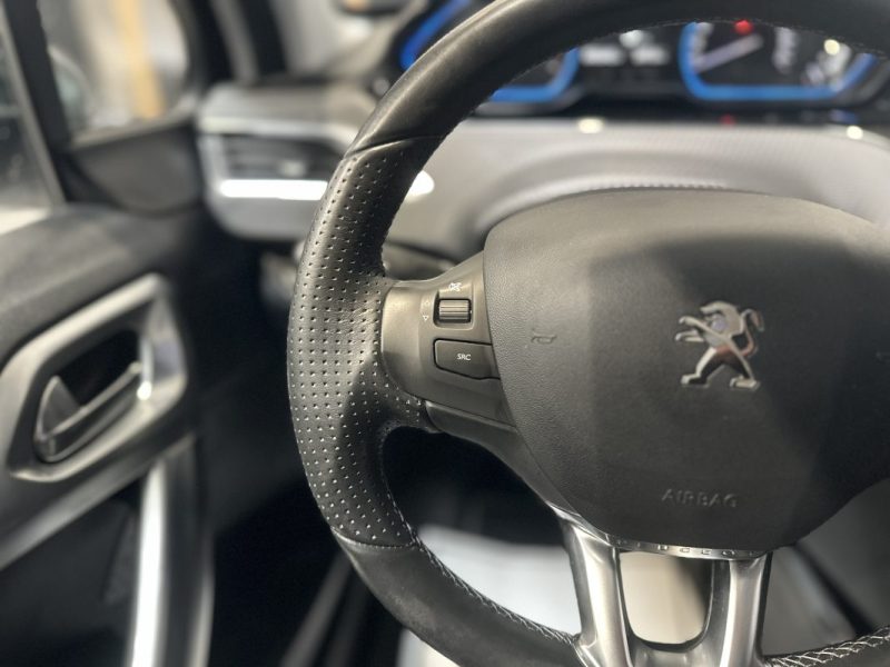 PEUGEOT 2008 1.2 PureTech 110ch CROSSWAY EAT6 - 1e MAIN - DISTRI NEUVE - CAMERA + CARPLAY