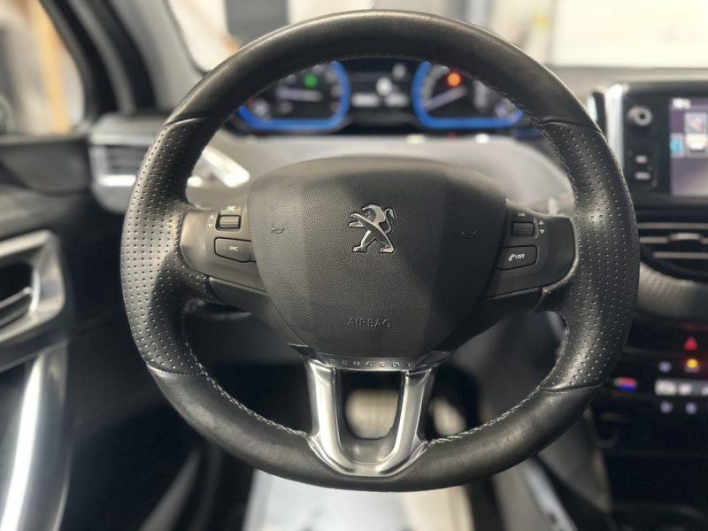 PEUGEOT 2008 1.2 PureTech 110ch CROSSWAY EAT6 - 1e MAIN - DISTRI NEUVE - CAMERA + CARPLAY