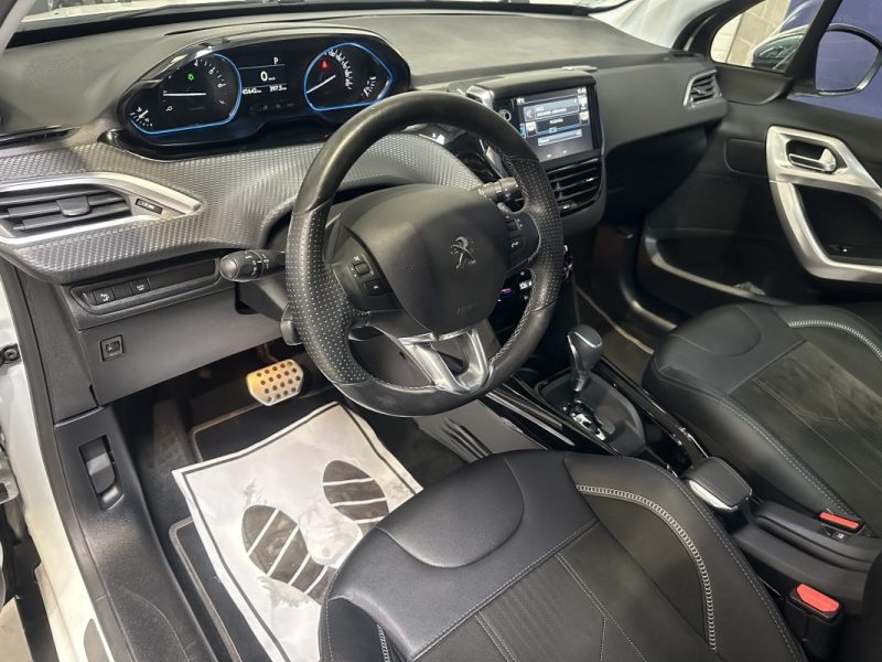 PEUGEOT 2008 1.2 PureTech 110ch CROSSWAY EAT6 - 1e MAIN - DISTRI NEUVE - CAMERA + CARPLAY