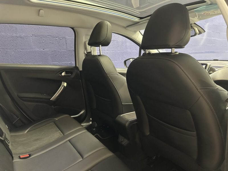 PEUGEOT 2008 1.2 PureTech 110ch CROSSWAY EAT6 - 1e MAIN - DISTRI NEUVE - CAMERA + CARPLAY