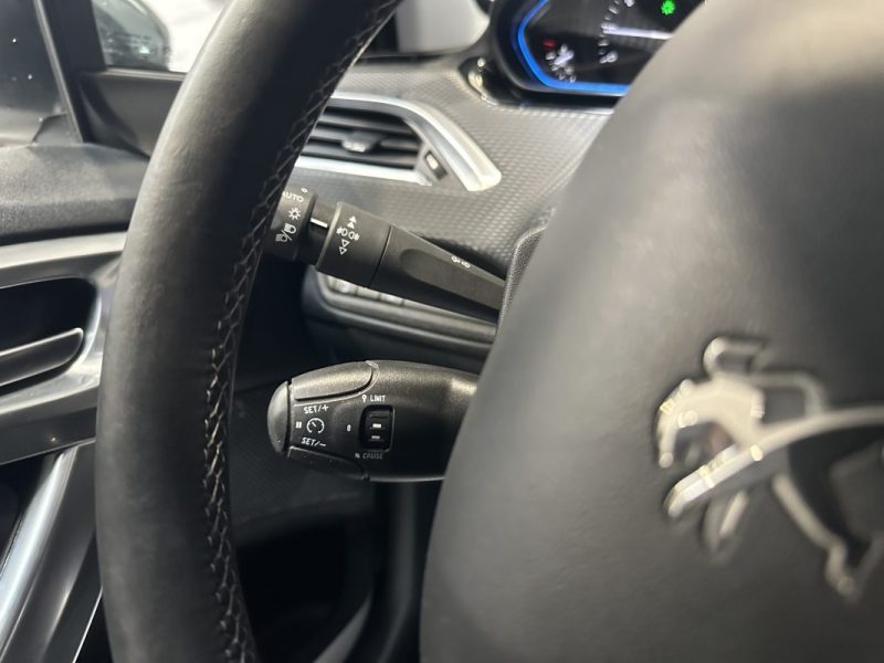 PEUGEOT 2008 1.2 PureTech 110ch CROSSWAY EAT6 - 1e MAIN - DISTRI NEUVE - CAMERA + CARPLAY