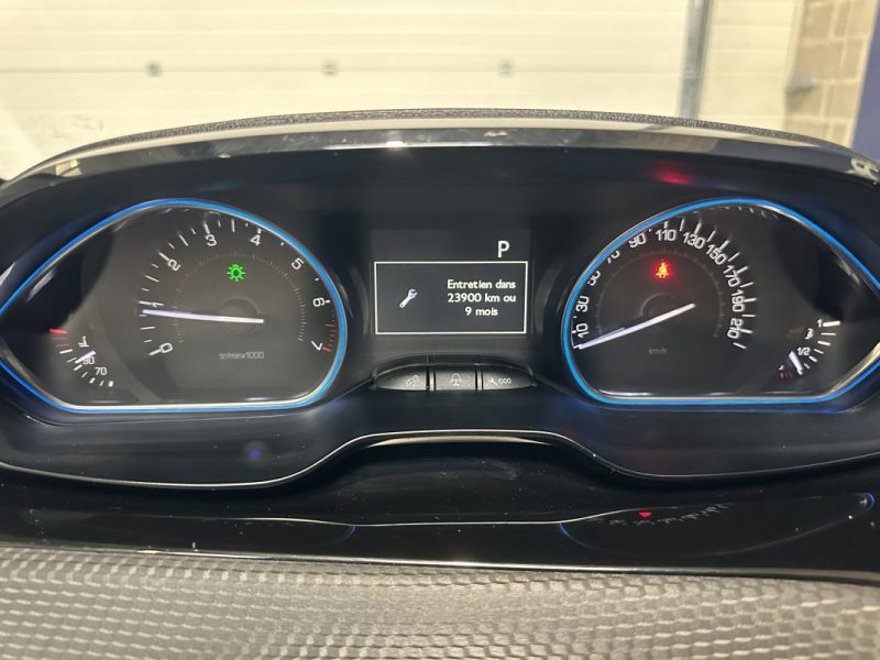 PEUGEOT 2008 1.2 PureTech 110ch CROSSWAY EAT6 - 1e MAIN - DISTRI NEUVE - CAMERA + CARPLAY