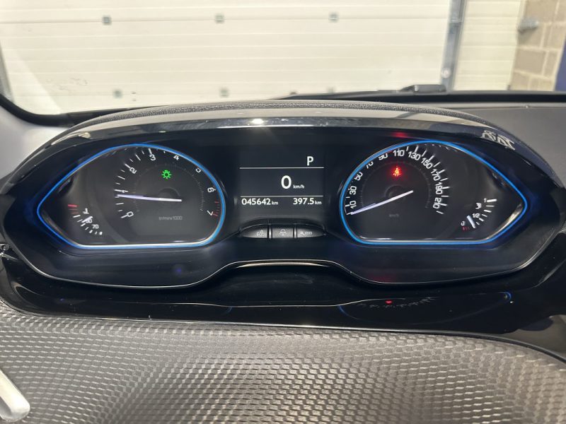 PEUGEOT 2008 1.2 PureTech 110ch CROSSWAY EAT6 - 1e MAIN - DISTRI NEUVE - CAMERA + CARPLAY