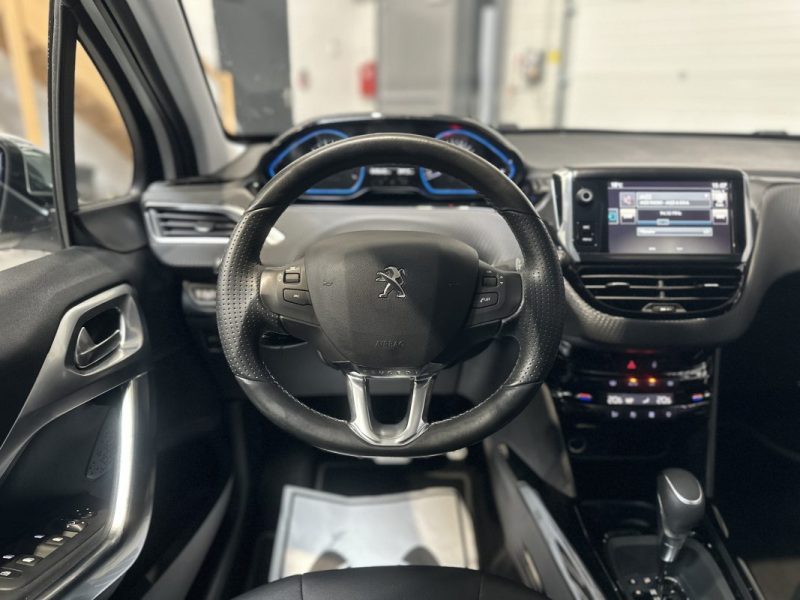 PEUGEOT 2008 1.2 PureTech 110ch CROSSWAY EAT6 - 1e MAIN - DISTRI NEUVE - CAMERA + CARPLAY