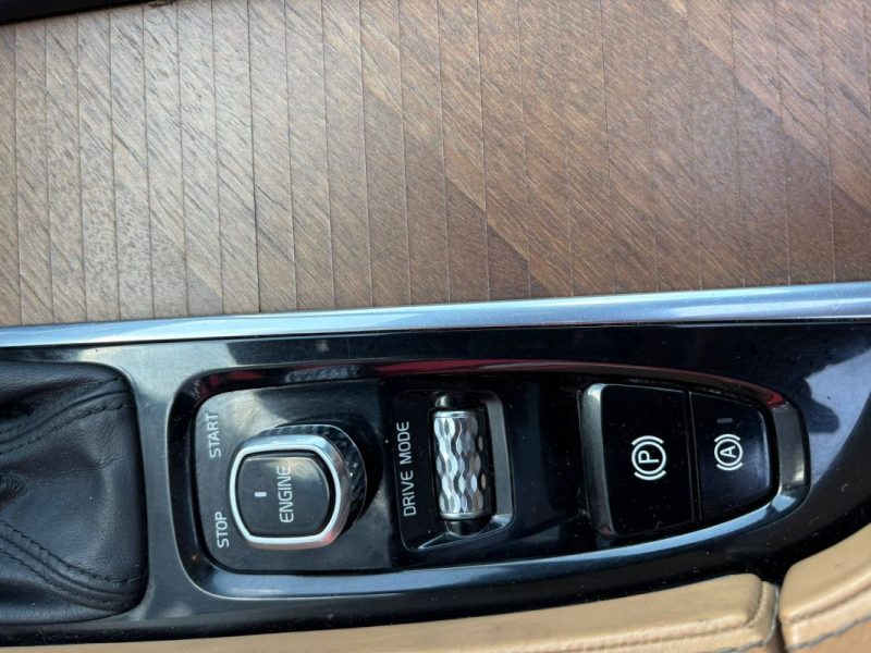 VOLVO V90 D4 190ch Momentum Geartronic 2017