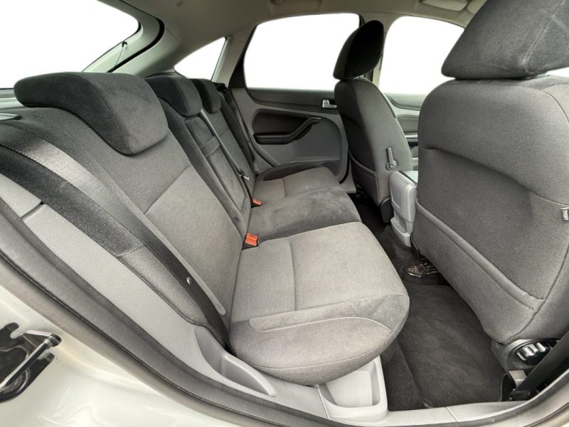 FORD FOCUS GHIA 1.6i 115ch 