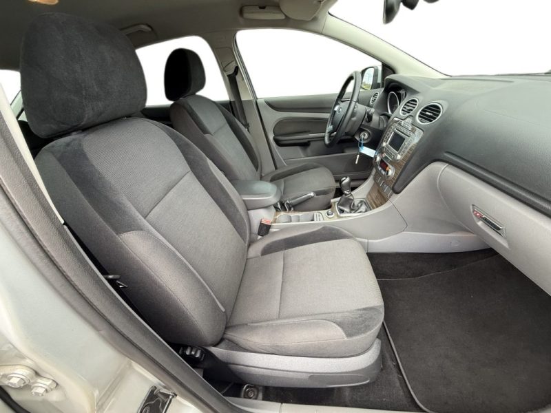 FORD FOCUS GHIA 1.6i 115ch 