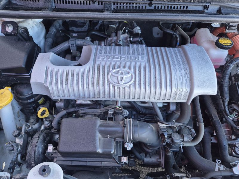 TOYOTA YARIS HYBRID 100H HYBRID BUSINESS 5p 2016