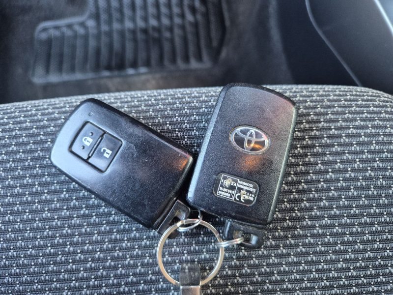 TOYOTA YARIS HYBRID 100H HYBRID BUSINESS 5p 2016