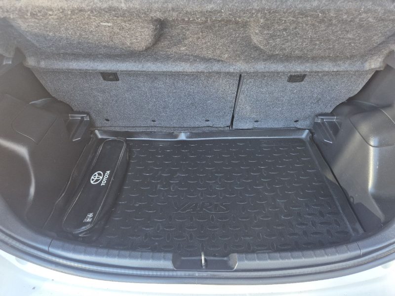 TOYOTA YARIS HYBRID 100H HYBRID BUSINESS 5p 2016