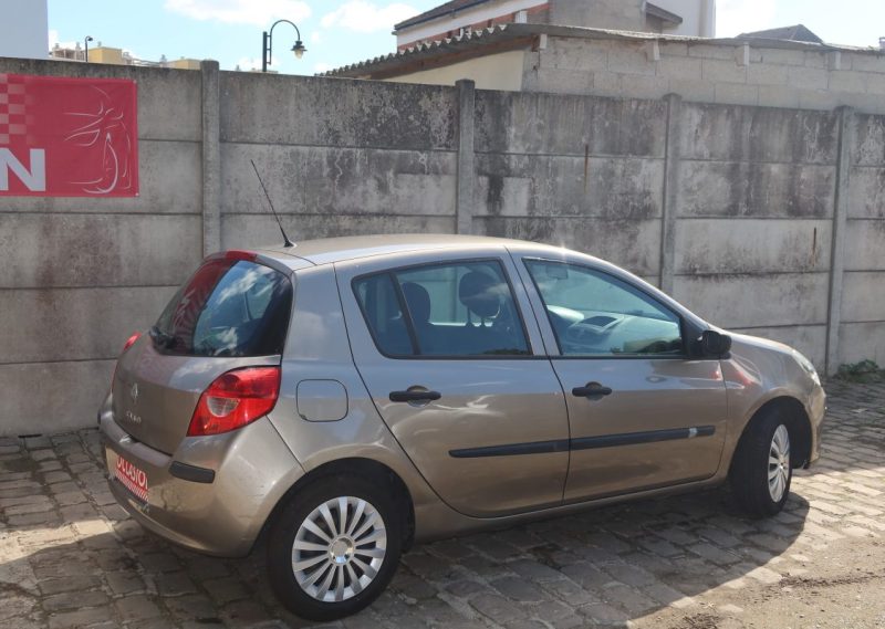 RENAULT CLIO AUTHENTIQUE 1.5DCI 70 2009