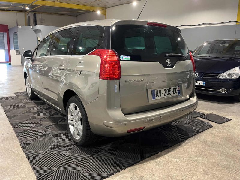 PEUGEOT 5008 1.6 HDI 110CH