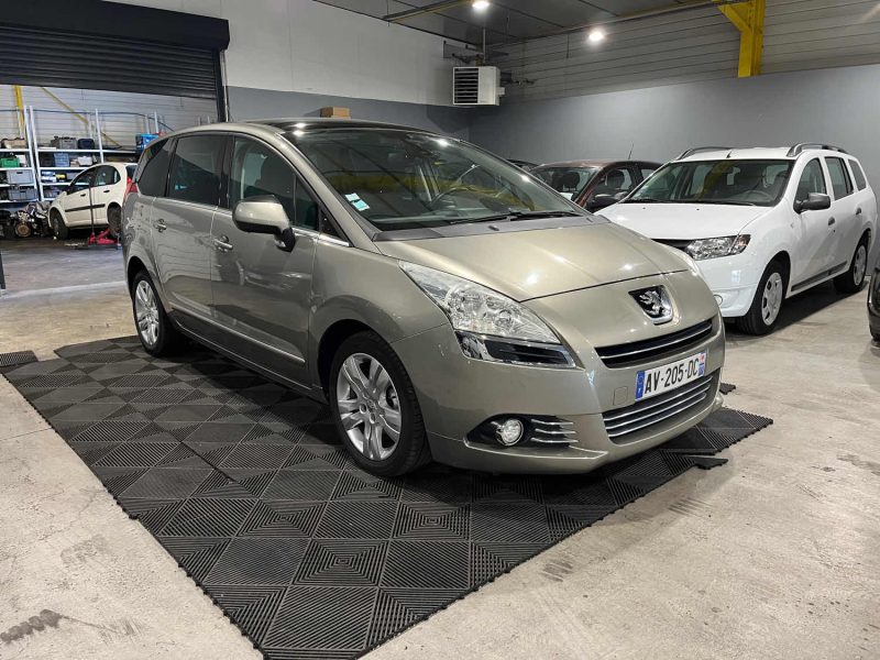 PEUGEOT 5008 1.6 HDI 110CH