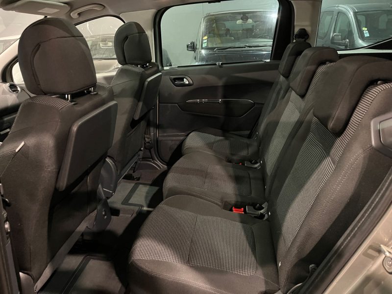 PEUGEOT 5008 1.6 HDI 110CH