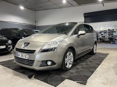 PEUGEOT 5008 1.6 HDI 110CH