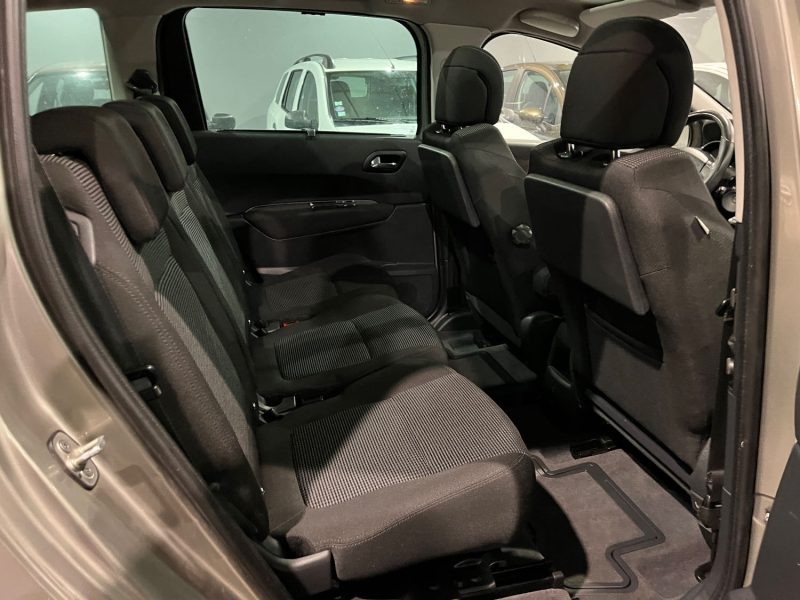 PEUGEOT 5008 1.6 HDI 110CH