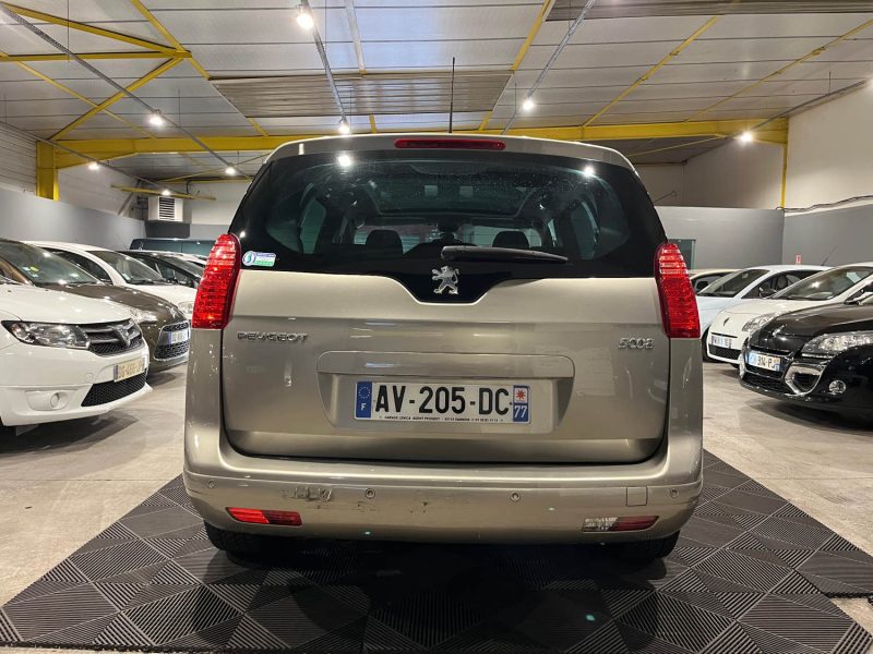PEUGEOT 5008 1.6 HDI 110CH