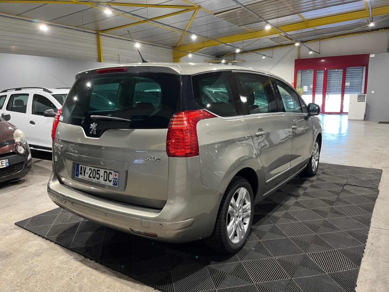 PEUGEOT 5008 1.6 HDI 110CH