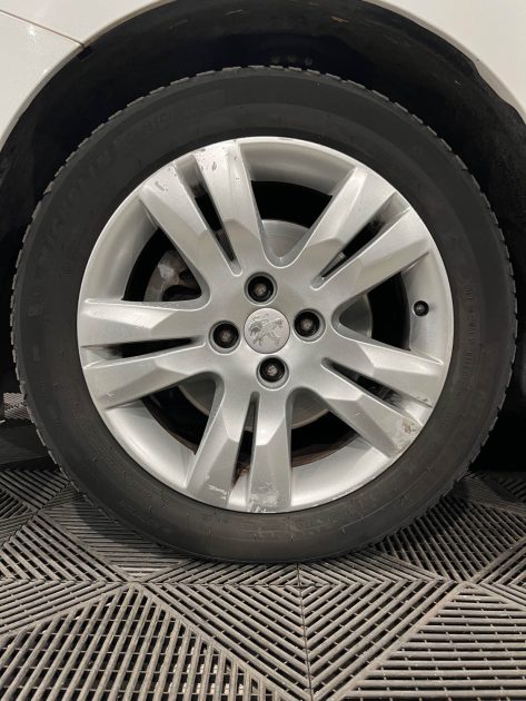 PEUGEOT 5008 ALLURE 2.0 HDi 150CH 