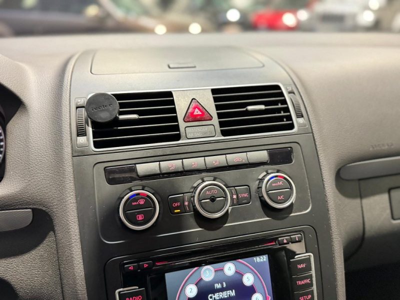 VOLKSWAGEN TOURAN 1.6 TDI 105ch LIFE / DISTRI OK / TOIT OUVRANT