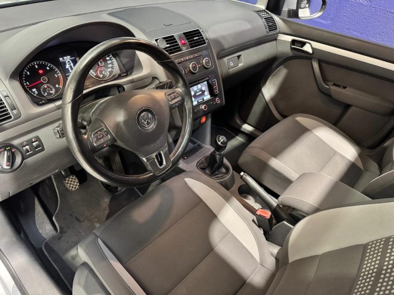 VOLKSWAGEN TOURAN 1.6 TDI 105ch LIFE / DISTRI OK / TOIT OUVRANT