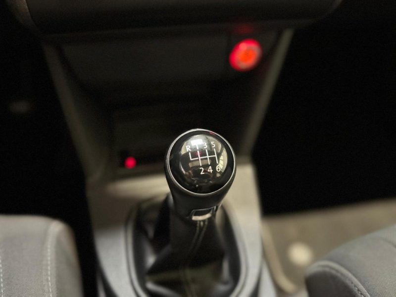 VOLKSWAGEN TOURAN 1.6 TDI 105ch LIFE / DISTRI OK / TOIT OUVRANT