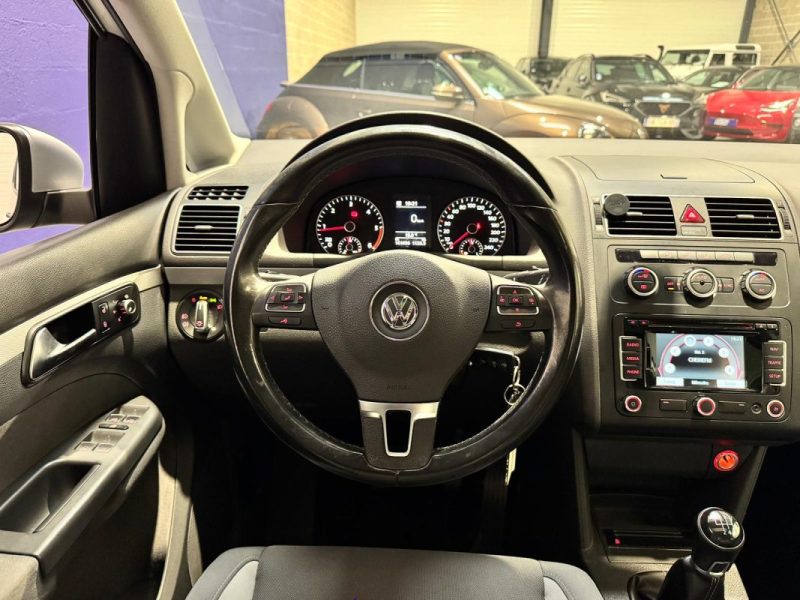 VOLKSWAGEN TOURAN 1.6 TDI 105ch LIFE / DISTRI OK / TOIT OUVRANT