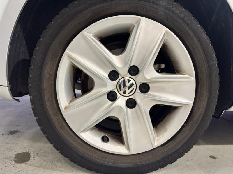 VOLKSWAGEN TOURAN 1.6 TDI 105ch LIFE / DISTRI OK / TOIT OUVRANT