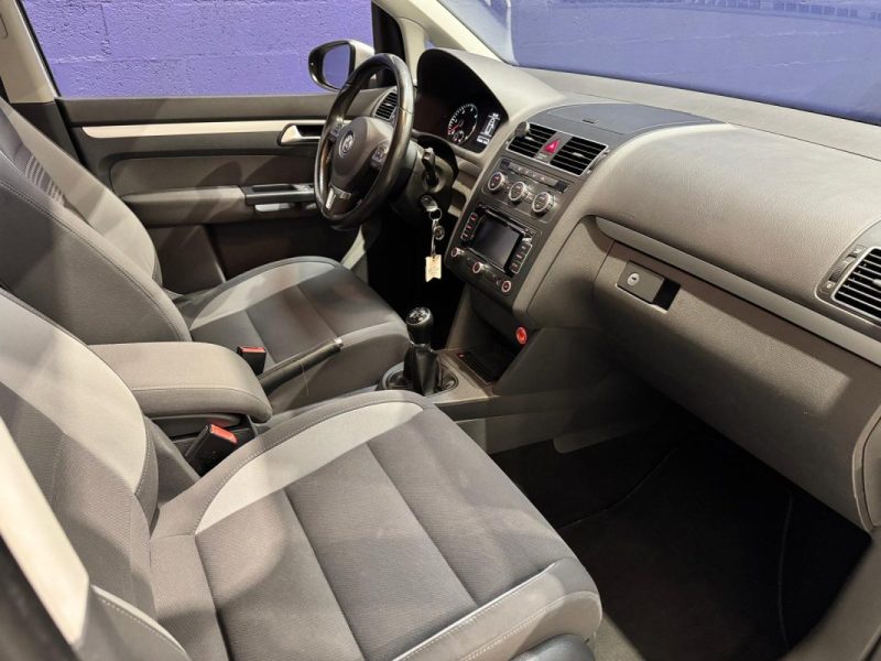 VOLKSWAGEN TOURAN 1.6 TDI 105ch LIFE / DISTRI OK / TOIT OUVRANT