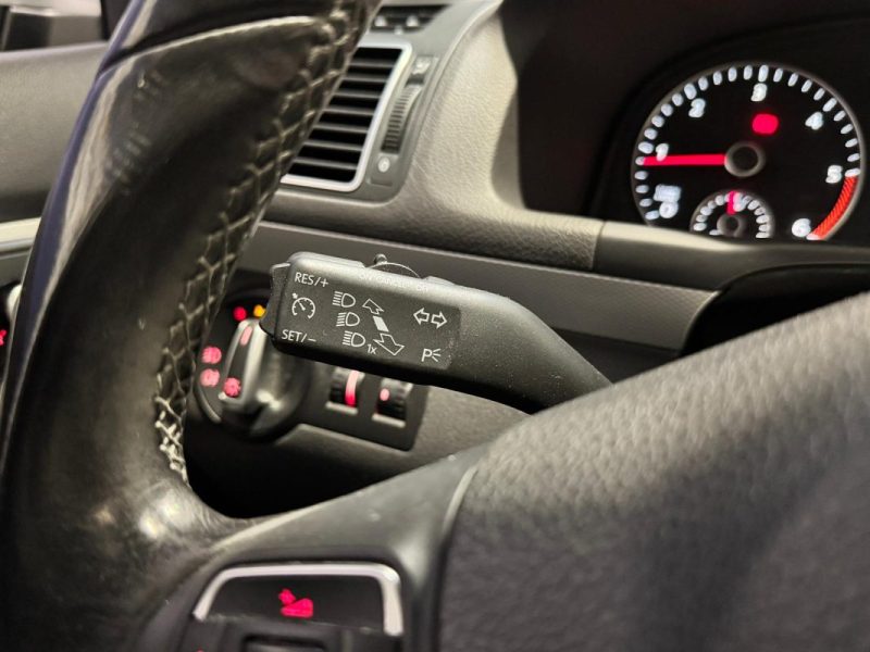 VOLKSWAGEN TOURAN 1.6 TDI 105ch LIFE / DISTRI OK / TOIT OUVRANT