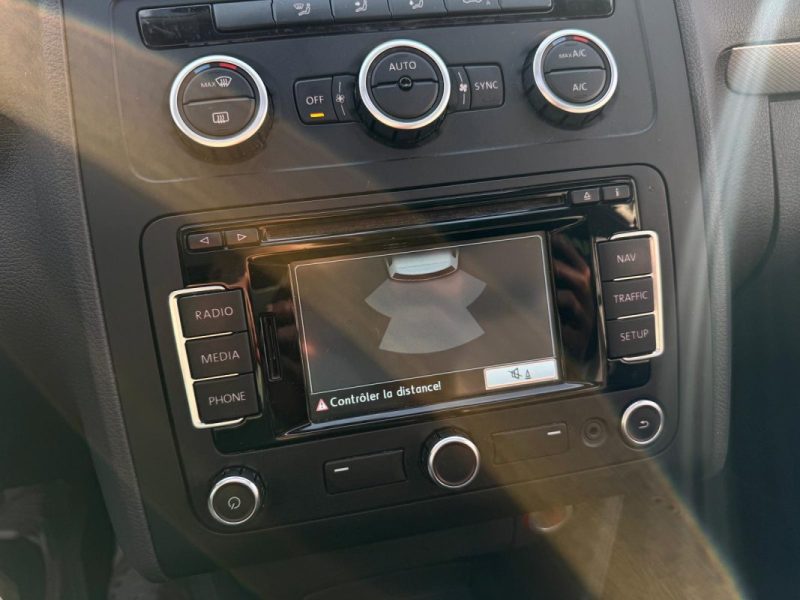 VOLKSWAGEN TOURAN 1.6 TDI 105ch LIFE / DISTRI OK / TOIT OUVRANT