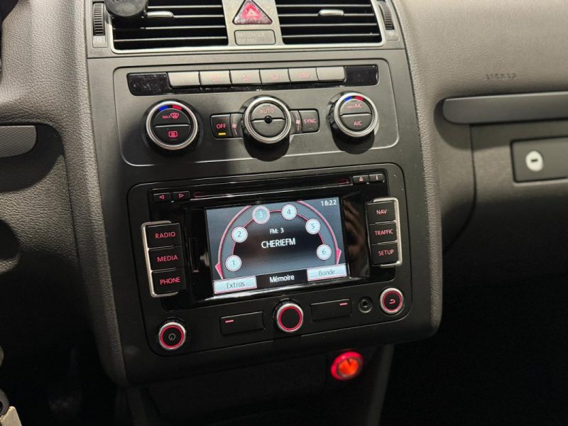 VOLKSWAGEN TOURAN 1.6 TDI 105ch LIFE / DISTRI OK / TOIT OUVRANT