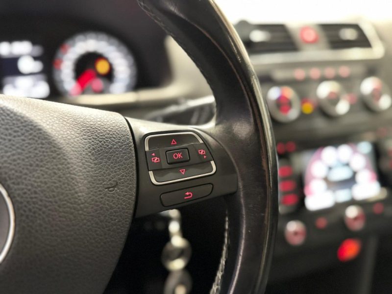 VOLKSWAGEN TOURAN 1.6 TDI 105ch LIFE / DISTRI OK / TOIT OUVRANT