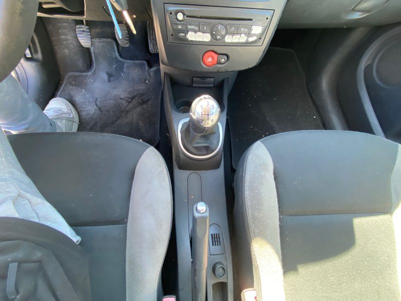 RENAULT CLIO 1.2i - 16V 2011