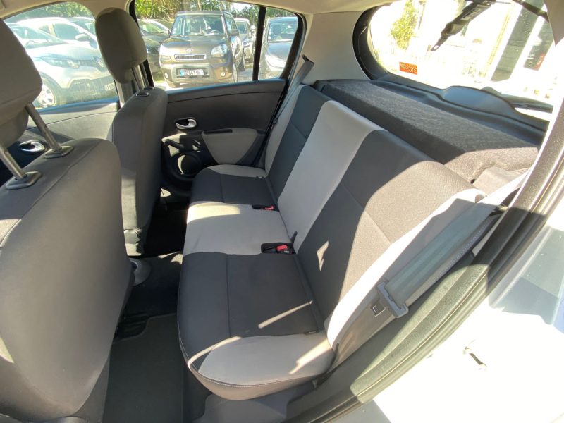 RENAULT CLIO 1.2i - 16V 2011