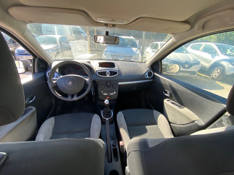 RENAULT CLIO 1.2i - 16V 2011